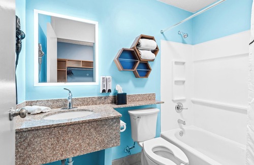 Cortland Hotel | HomeTowne Studios by Red Roof & Conference Center Cortland