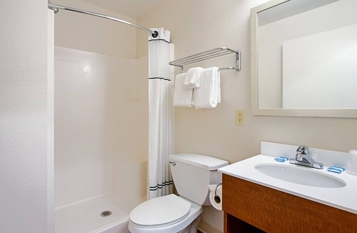 Eiber Hotel | HomeTowne Studios by Red Roof Denver - Lakewood West