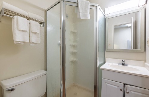 Norcross Hotel | HomeTowne Studios by Red Roof Atlanta - Norcross South