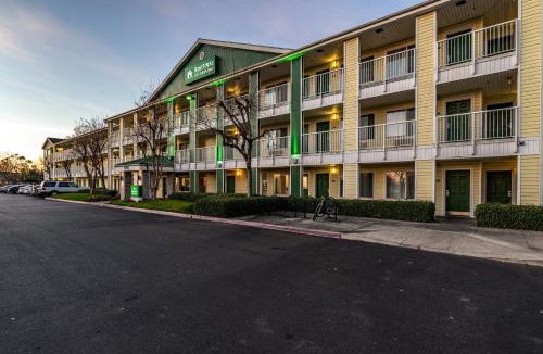 Fresno Hotel | HomeTowne Studios by Red Roof Fresno - West