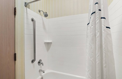 Okemos Hotel | HomeTowne Studios by Red Roof East Lansing - Okemos