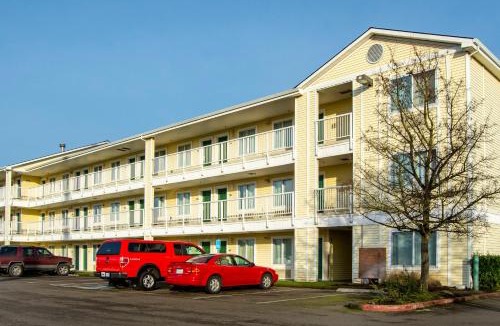 Salem Hotel | HomeTowne Studios by Red Roof Salem, OR