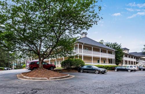 Lawrenceville Hotel | HomeTowne Studios by Red Roof Atlanta – Lawrenceville