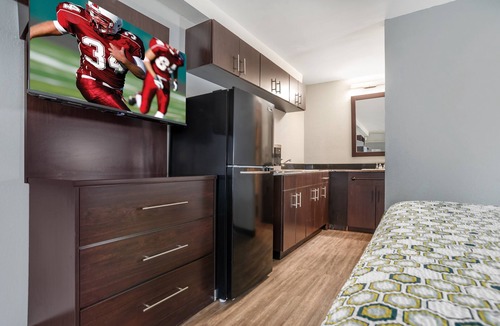 Montgomery Hotel | HomeTowne Studios by Red Roof Montgomery - Midtown