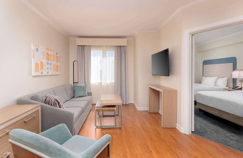 Bonita Springs Hotel | Homewood Suites by Hilton Bonita Springs Naples North