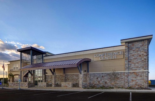Oak Creek Hotel | Homewood Suites By Hilton Oak Creek Milwaukee