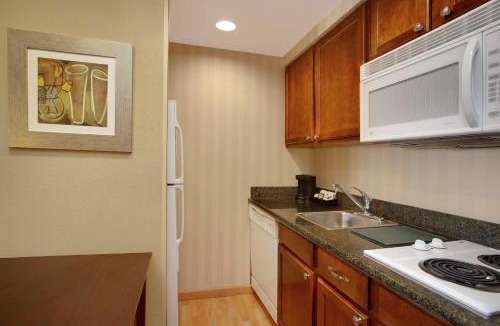 Tampa Hotel | Homewood Suites by Hilton Tampa-Brandon