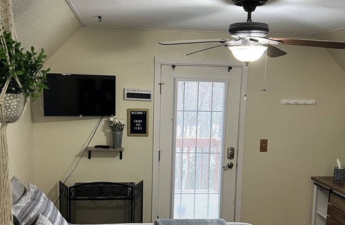Palmer Apartment | Homey comfortable studio in the heart of Palmer