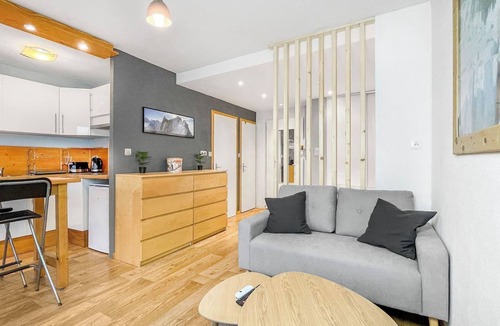 Ambilly Apartment | Homey Harbor - Private Balcony/Near tram/Parking