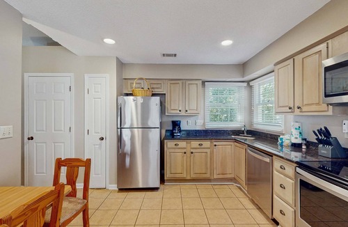 Shipyard Plantation Condo | Homey second-floor villa with admittance to shared pool and close to beaches