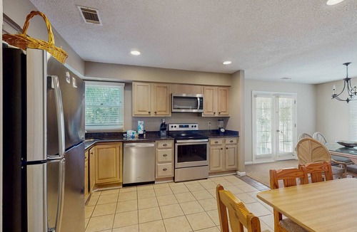 Shipyard Plantation Condo | Homey second-floor villa with admittance to shared pool and close to beaches
