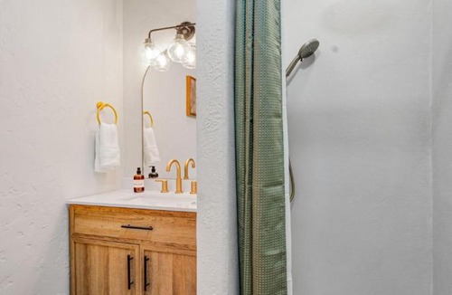 Manitou Springs Apartment | Homey Studio in Manitou Springs Walk Downtown