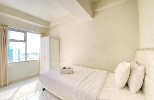 Cileunyi Apartment | Homey Studio Room at Harvard Jatinangor Apartment By Travelio