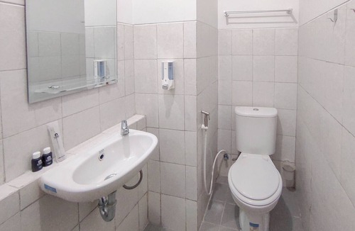 Sidoarjo Apartment | Homey Studio With Easy Pool Access Apartment At Suncity Residence