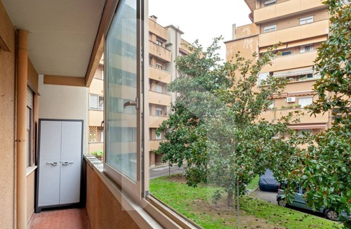 Pisa Apartment | [HOMIDAY Apt] a few steps from the hospital with private parking is best for any kind of trip. The structure offers a single full optional apartment with a double bedroom and a sofa bed perfect for two people. It offers essential services such as linen,
