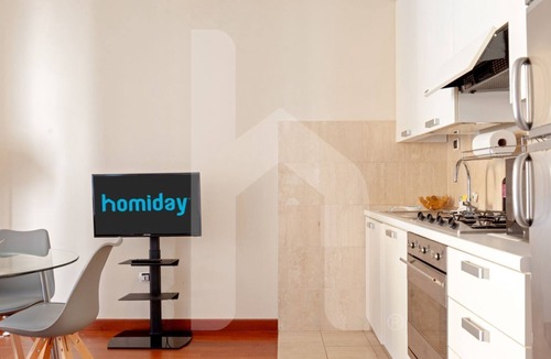 San Francesco Apartment | Homiday – Centro: Relax and enjoy this simple yet comfortable accommodation in the heart of the city, while still enjoying peace and quiet during the night.Located in the city center, it allows you to reach the train station or the Leaning Tower of Pis