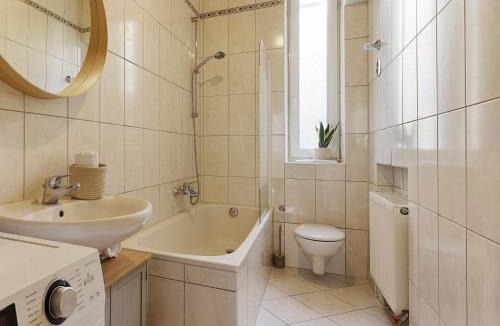 Grombuhl Apartment | homie stay schiestlstraße - Moderne Altbauapartments, Nahe Stadtzentrum & Weinberge