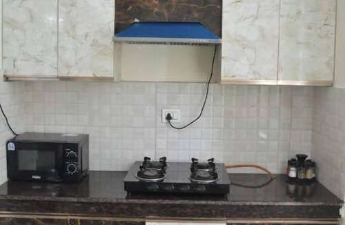 Malviya Nagar House | Homlee -Jumbo Lux Flat w kitchen, parking & hills