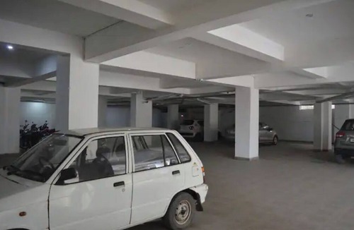 Malviya Nagar House | Homlee -Jumbo Lux Flat w kitchen, parking & hills