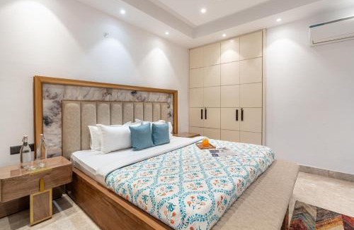 Sector D Apartment | Homlee-Vasant Kunj-4BHK-Luxurious-20 Min Airport