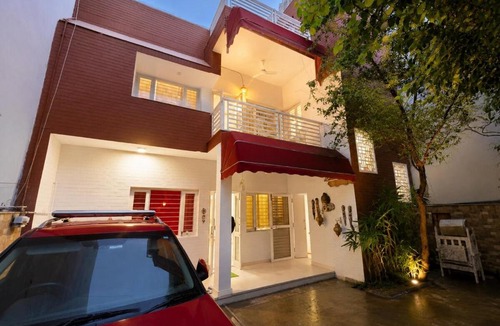 Sainik Farm Apartment | Homlee-White House-3BHK-Parking-Max Hospital-Saket