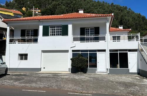Santo da Serra House | Honey Factory House