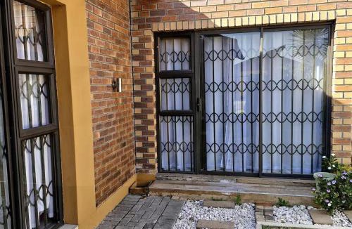 Rustenburg Apartment | Honey Gem