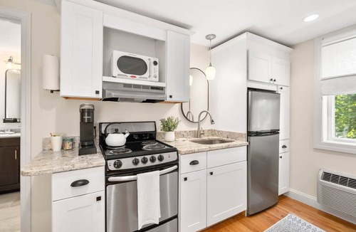 Newburyport Apartment | Honey Suite at The Hygge House