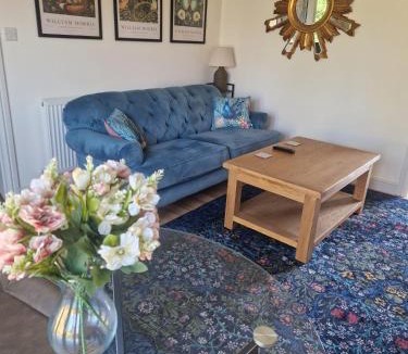 Potter Brompton House | Honeybee Hideaway
