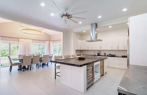 Norwalk Apartment | Honeymoon Suit
