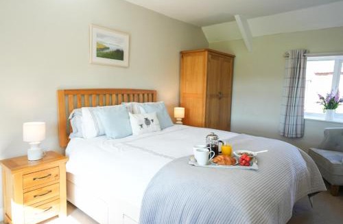 Bradninch House | Honeysuckle Cottage