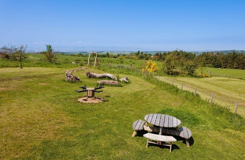 Linlithgow Apartment | Honeysuckle Cottage - sleeps 8 guests in 3 bedrooms