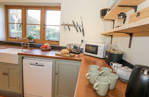 Smallridge Cottage | HONEYSUCKLE COTTAGE, pet friendly, with a garden in Axminster