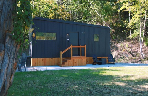 Ironton Cabin | Honeysuckle Den at StoneCreek Farms | Sleeps 2