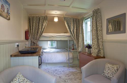 Melton Constable House | Honeysuckle Hut-Qu7066