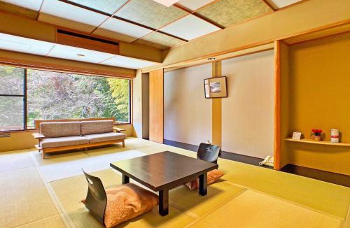 Izu Nagaoka Onsen Hotel | Honjin