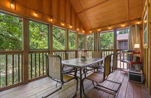 Reeds Spring Cabin | Honky Tonk Hideaway 4 mi. to SDC