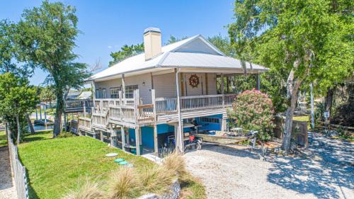 Crystal River House | Honky Tonk Hideaway Ozello sleeps 8 waterfront with docks and historical bar room