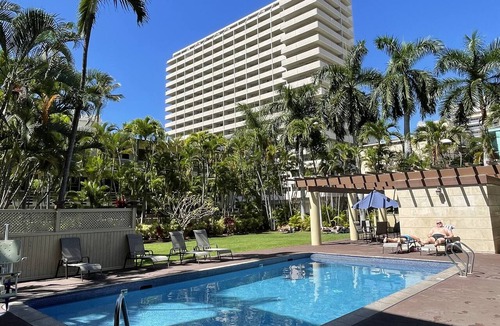 Waikiki Condo | Honu Hideaway Studio at Royal Garden | Lanai Oasis