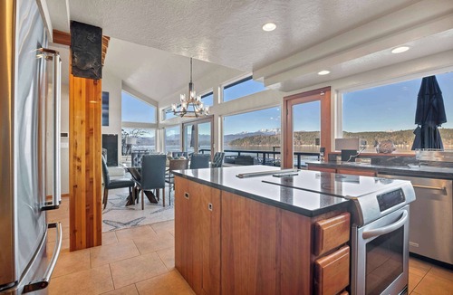 Union House | Hood Canal Waterfront - Dock, Hot Tub, BBQ, Games