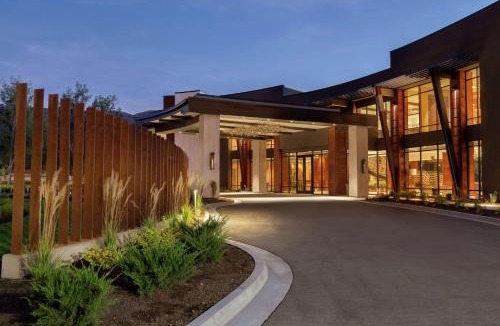 Moab Hotel | Hoodoo Moab, Curio Collection by Hilton