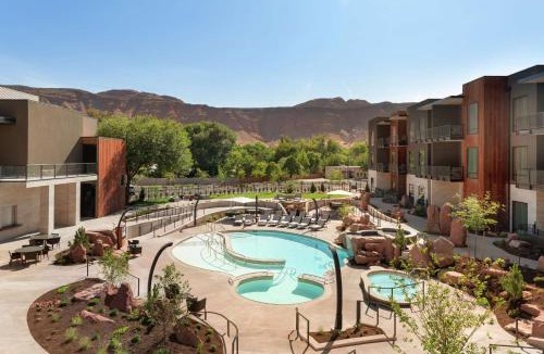 Moab Hotel | Hoodoo Moab, Curio Collection by Hilton