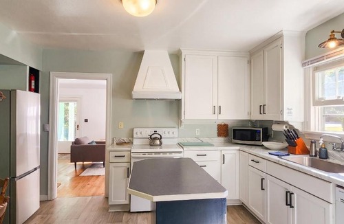 Hoodsport House | Hoodsport Getaway Walkable and Family friendly