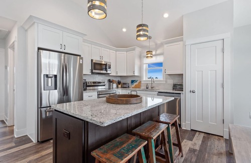 Ocean Hill House | Hook'em 5BR w/Pool, Hot Tub, Elevator, Walk Beach