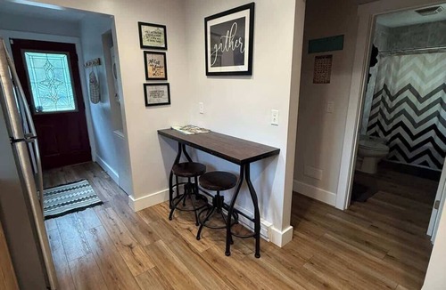 Guttenberg House | Hooks & Honkers Hideout - Cozy 2BR Retreat Near Mississippi River!