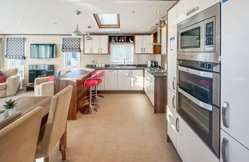 Hopton on Sea Cottage | Hopton Holiday Village Retreat