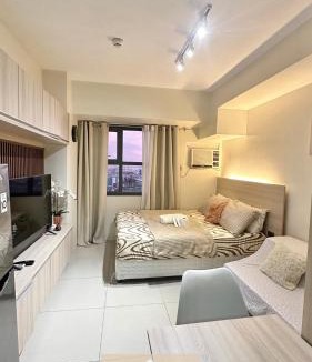 Cebu Hotel | Horizons 101 Studio unit near Fuente