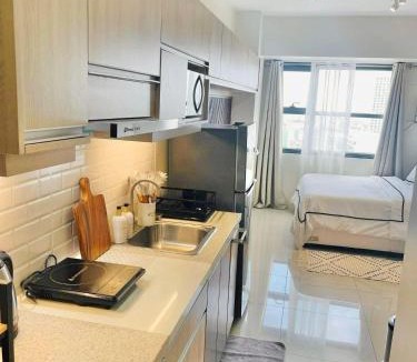 Cebu Hotel | Horizons 101 Studio unit near Fuente