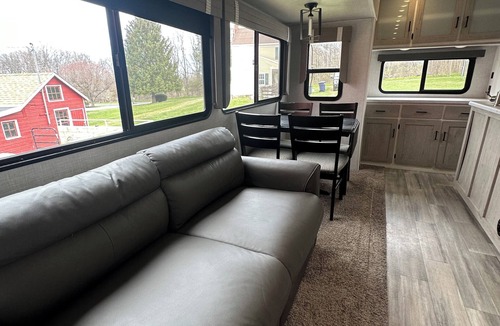 Abbottstown House | Horn and Thistle Farm - Camper/RV in Abbottstown, Pennsylvania, United States