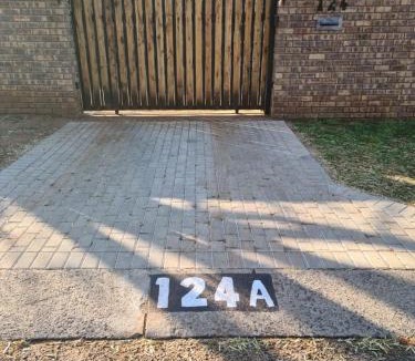 Rooihuiskraal House | Hornbill Helipad 1